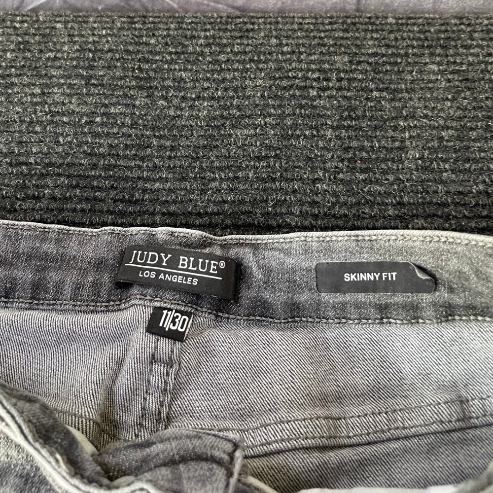 Judy Blue Los Angeles Grey Skinny Fit Jeans Raw Released Hem Distressed 11/30 - Picture 2 of 6